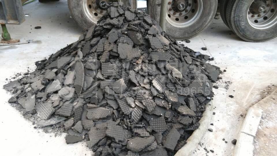 鼎盛污泥处理设备处理后形成的泥饼