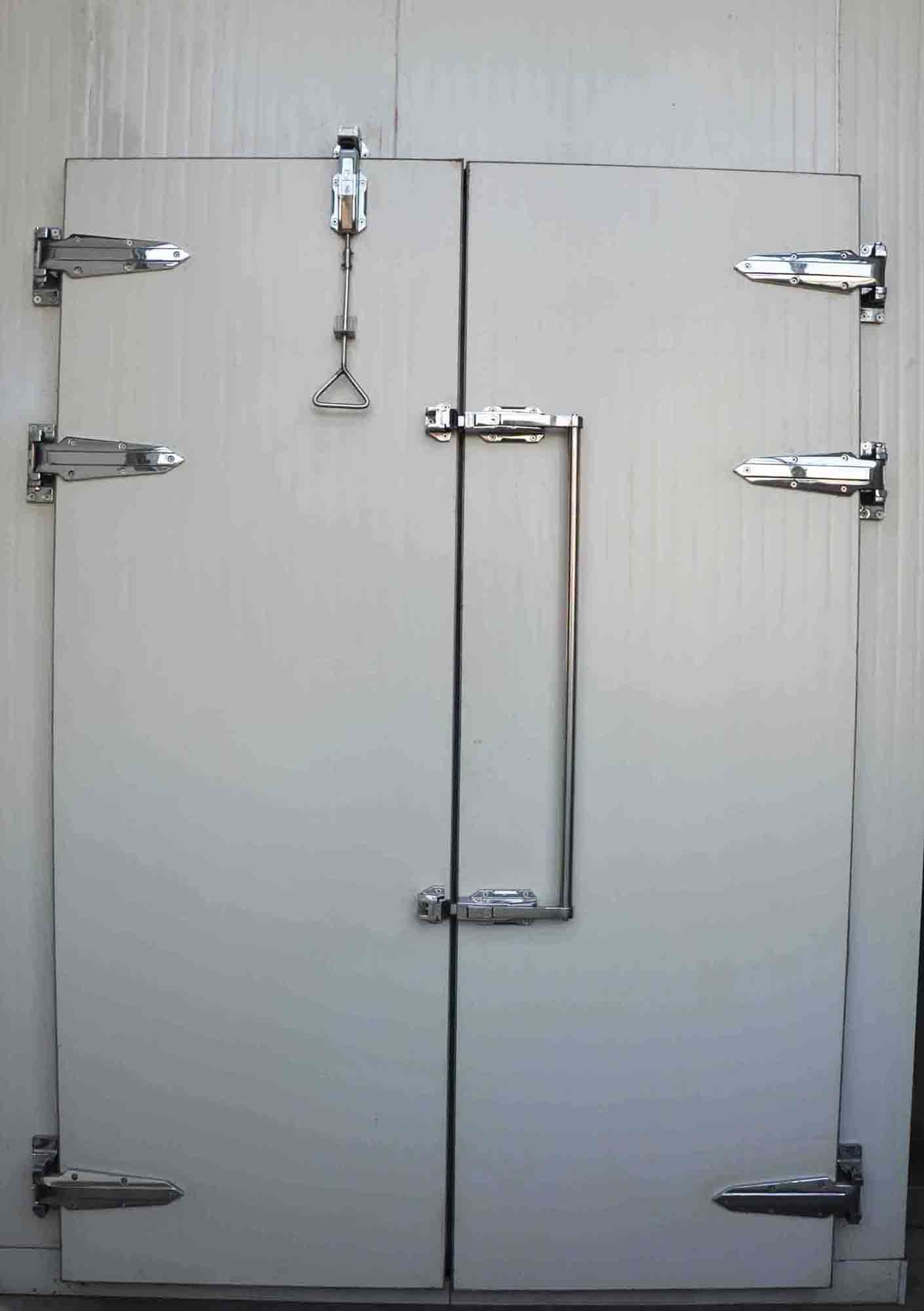 天津红旗聚氨酯冷库铰链门,自动回归冷库保温门