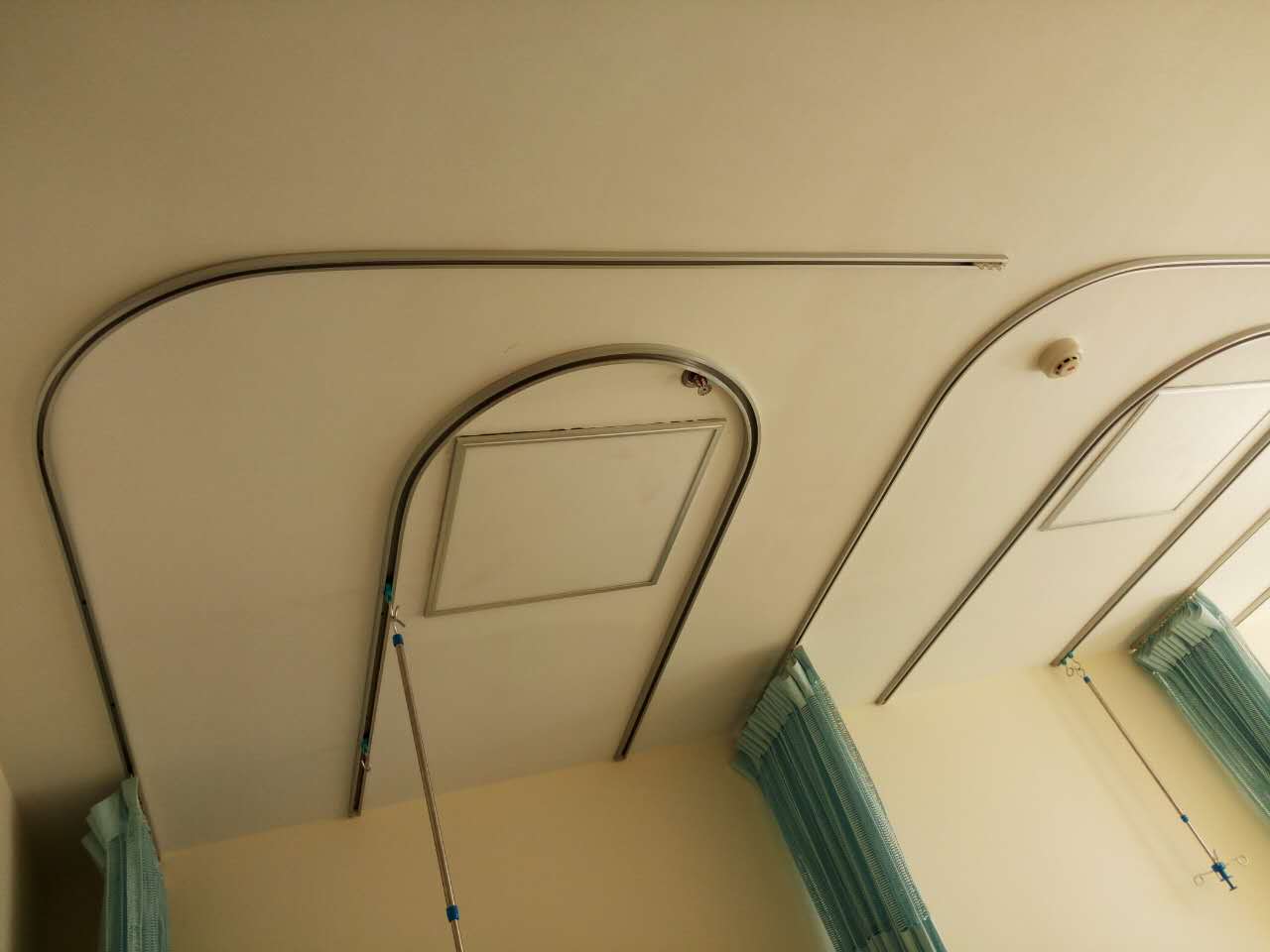 输液轨道,病房专用输液轨道,弧形输液轨道厂家定制,病房输液轨道厂家